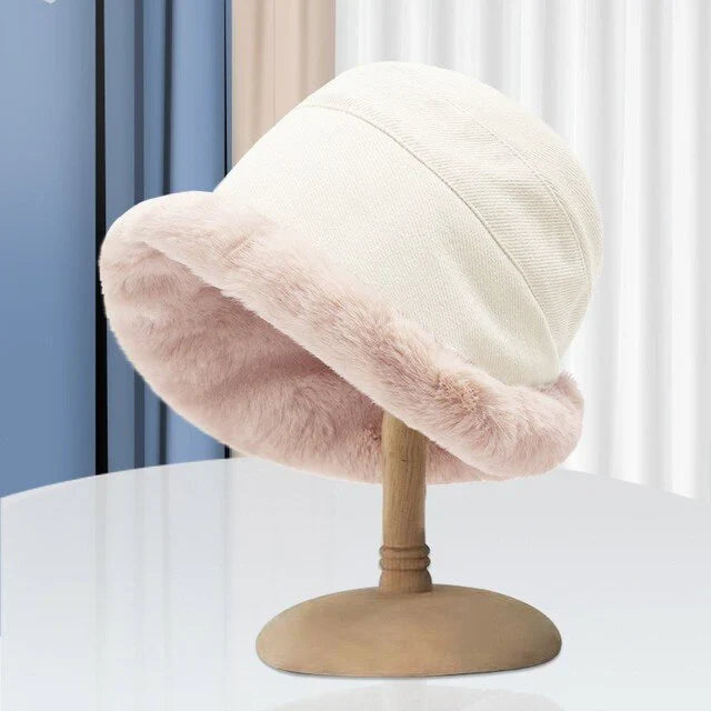 Trendige Wintermütze für Frauen - FrostChic