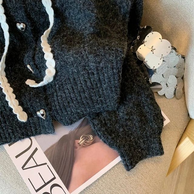 Kuschelige Strickjacke mit Spitzenkragen - Alicia