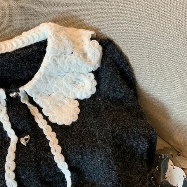 Kuschelige Strickjacke mit Spitzenkragen - Alicia