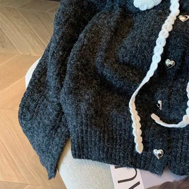 Kuschelige Strickjacke mit Spitzenkragen - Alicia