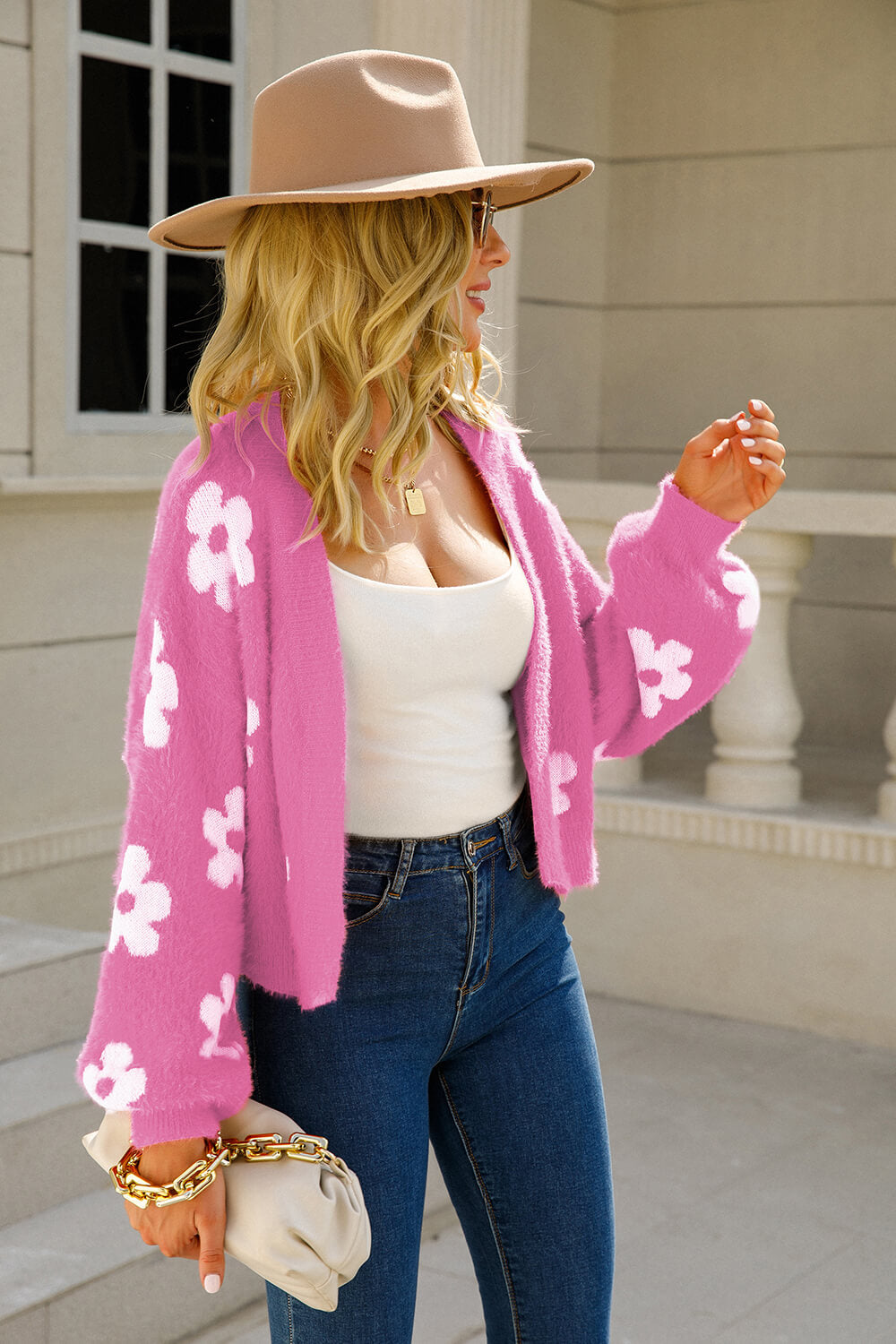 Kuschelige Strickjacke mit Blumenmuster - Devika