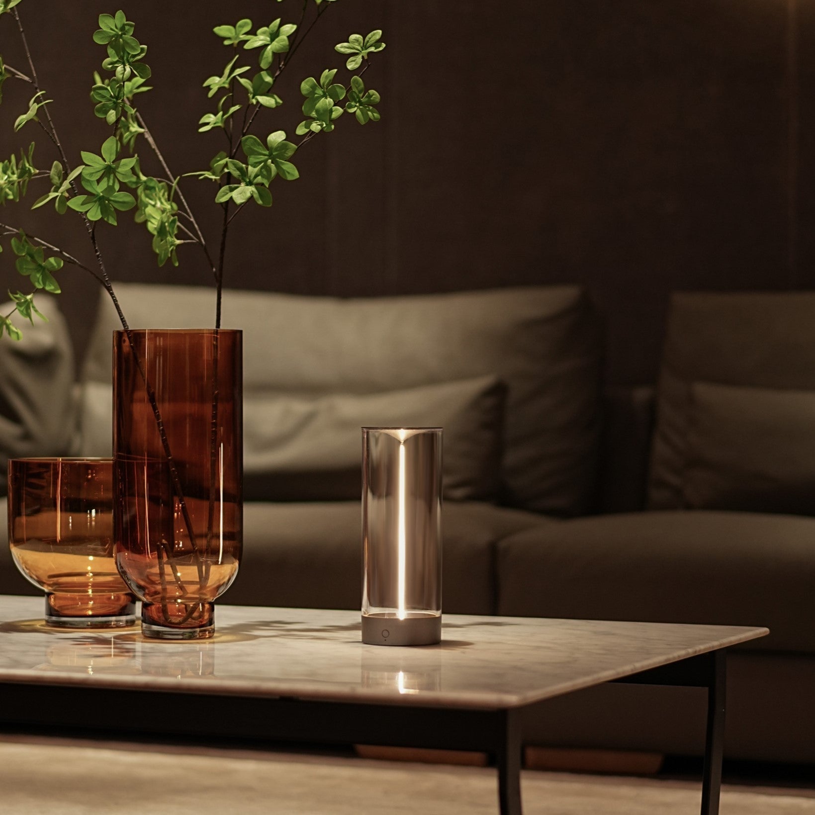 NeonGlo Tischleuchte - Luxuriöse Neonbeleuchtung für moderne Innenräume
