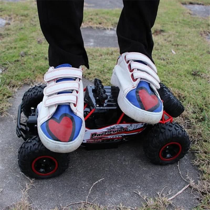 RC Monster Truck – 4x4 Allradantrieb mit Robuster Karosserie & Geländetauglichen Reifen