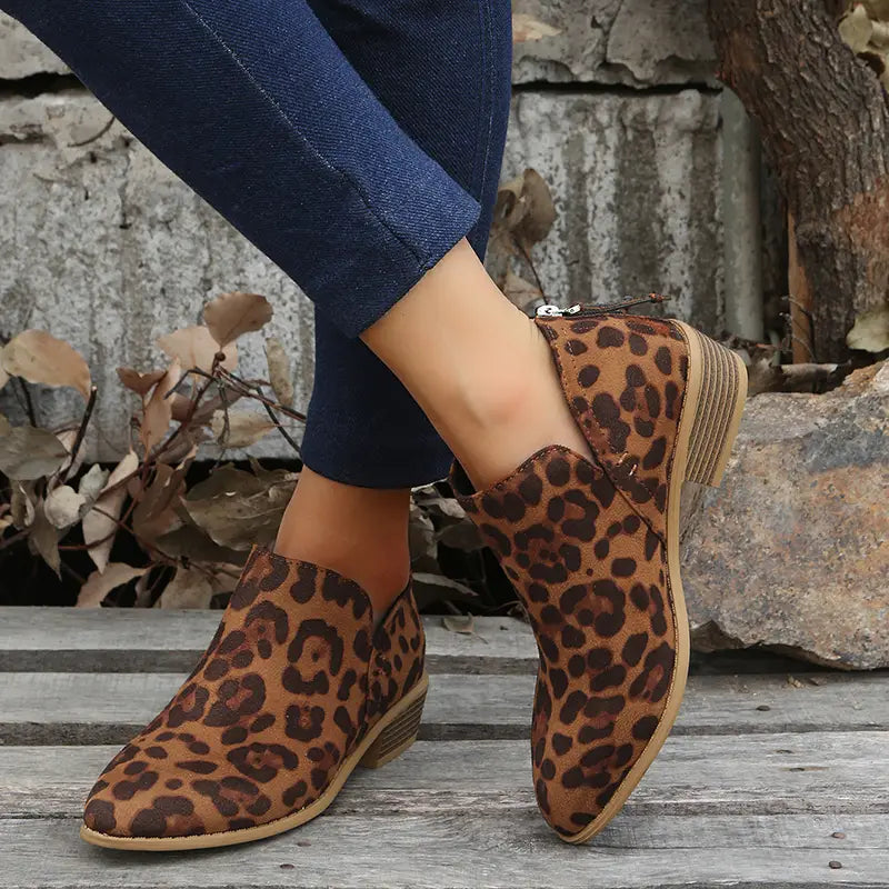 Rutschfeste Cowboystiefel aus PU-Leder mit niedrigem Absatz für Frauen - Tavina