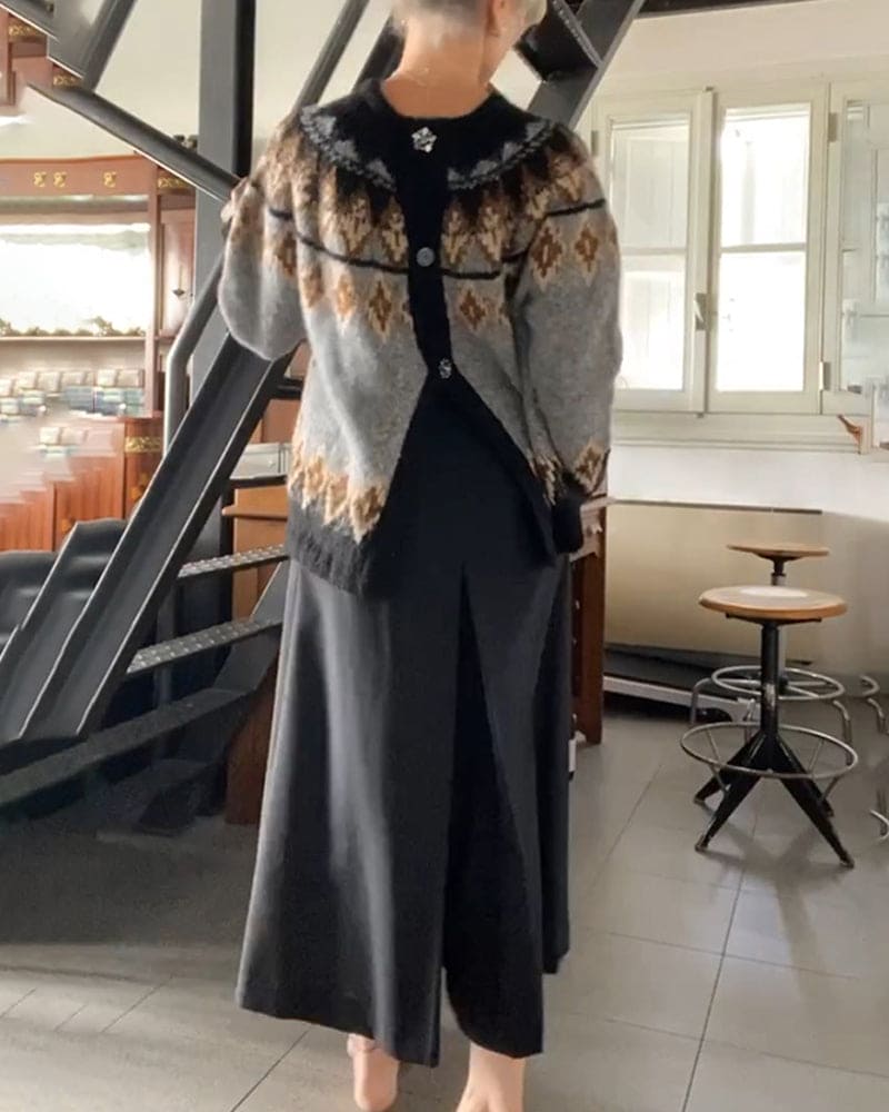 Devako Roma - Moderigtig geometrisk sweater med kontrasterende detaljer