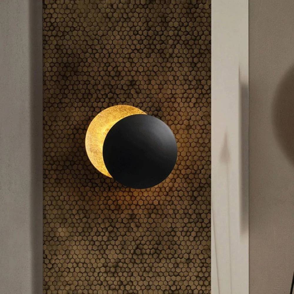 Lunora Wandleuchte – Mondlicht-Glanz & Minimalistische LED-Stimmung