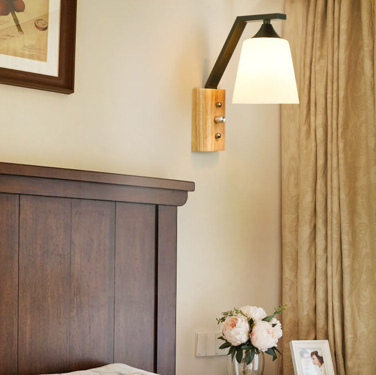 Wood Glow - Einfache Wandleuchte mit Holzarm