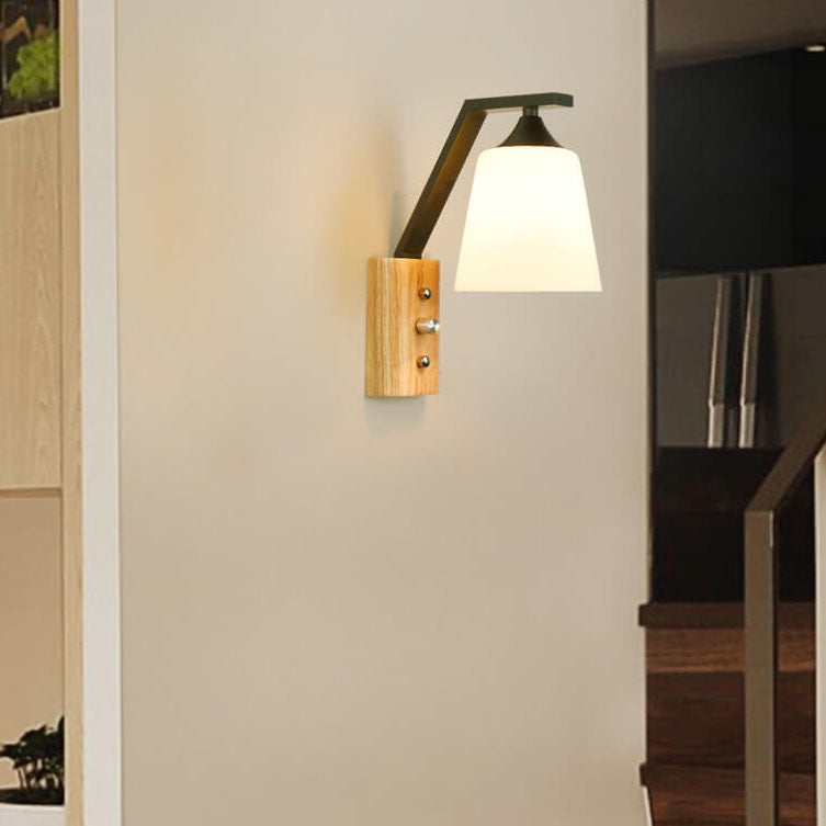 Wood Glow - Einfache Wandleuchte mit Holzarm