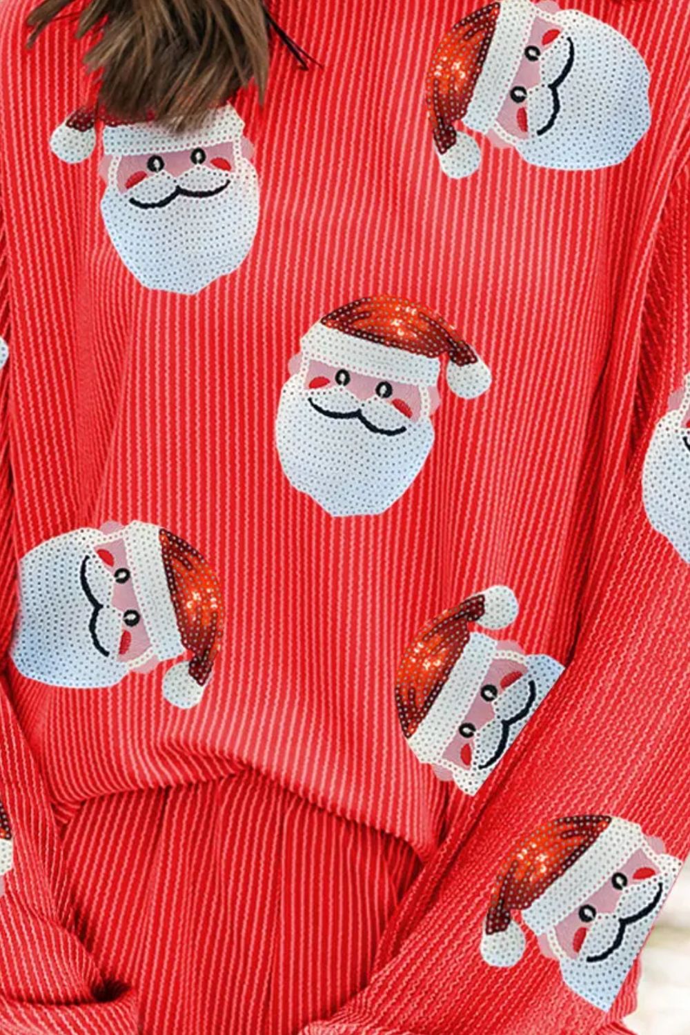 Todelt julemandssæt med palietter - festlig top og shorts