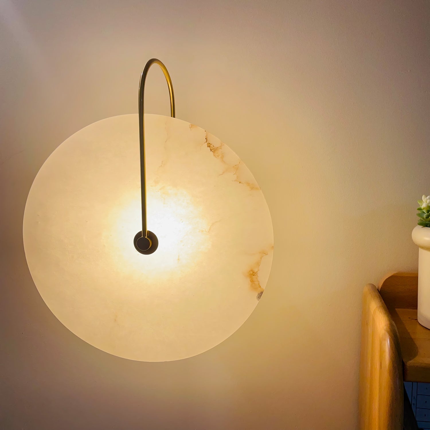 LED-Wandleuchte Alabaster - Zeitlose Eleganz für Ihre Wand