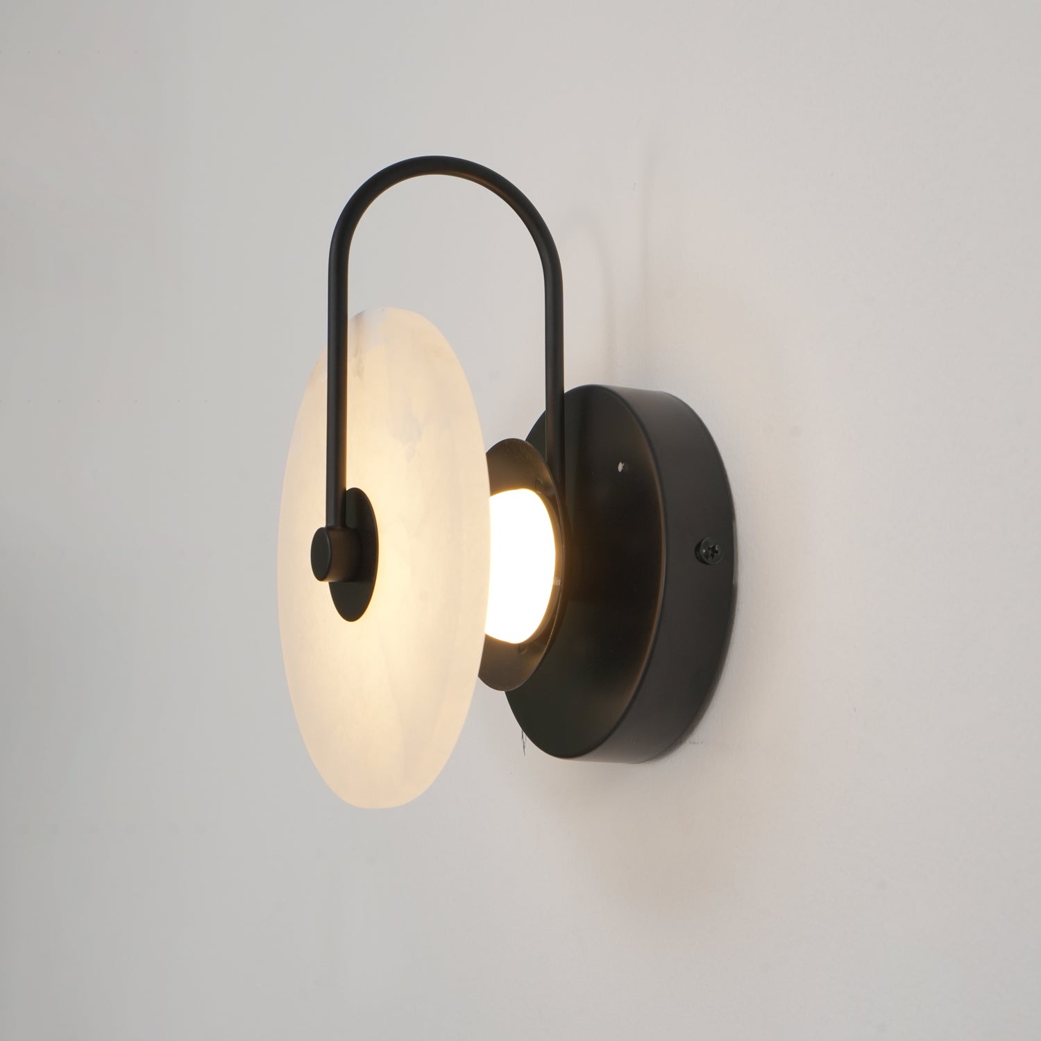 LED-Wandleuchte Alabaster - Zeitlose Eleganz für Ihre Wand
