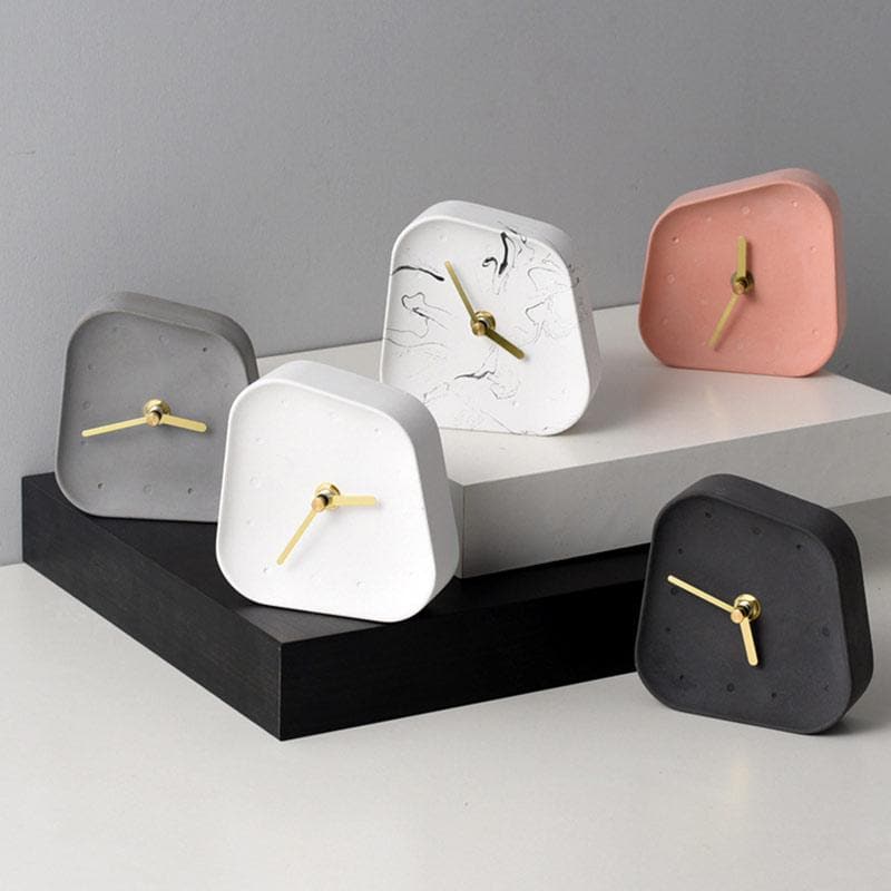 Chronora – Cementbordur med retrodesign og gyldne visere