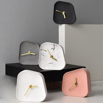 Chronora – Cementbordur med retrodesign og gyldne visere