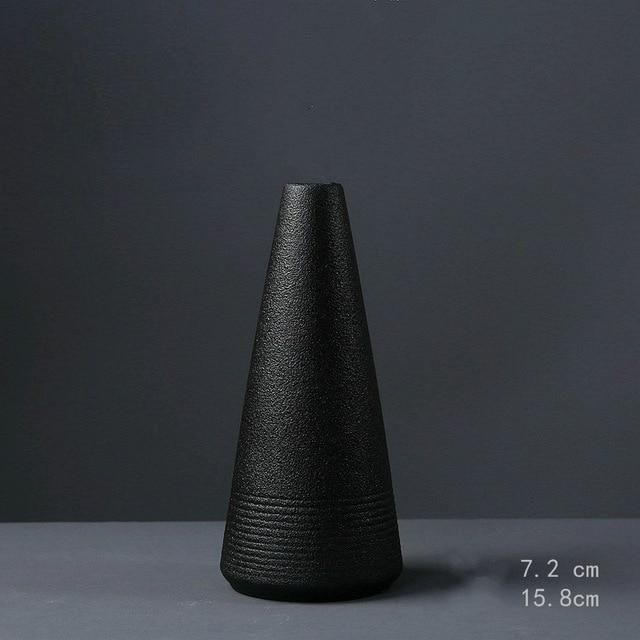 Vases en céramique texturés noirs comme la nuit