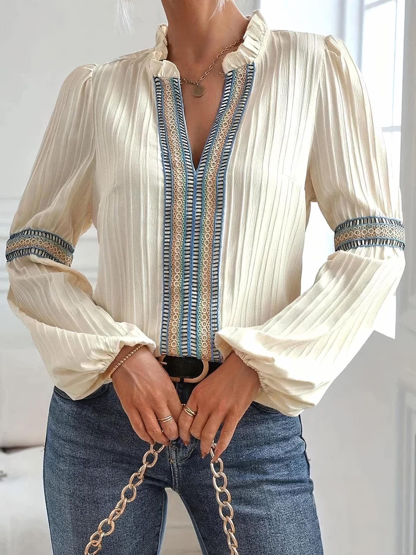 Johanna - Atmungsaktive, locker sitzende Spitzenbluse