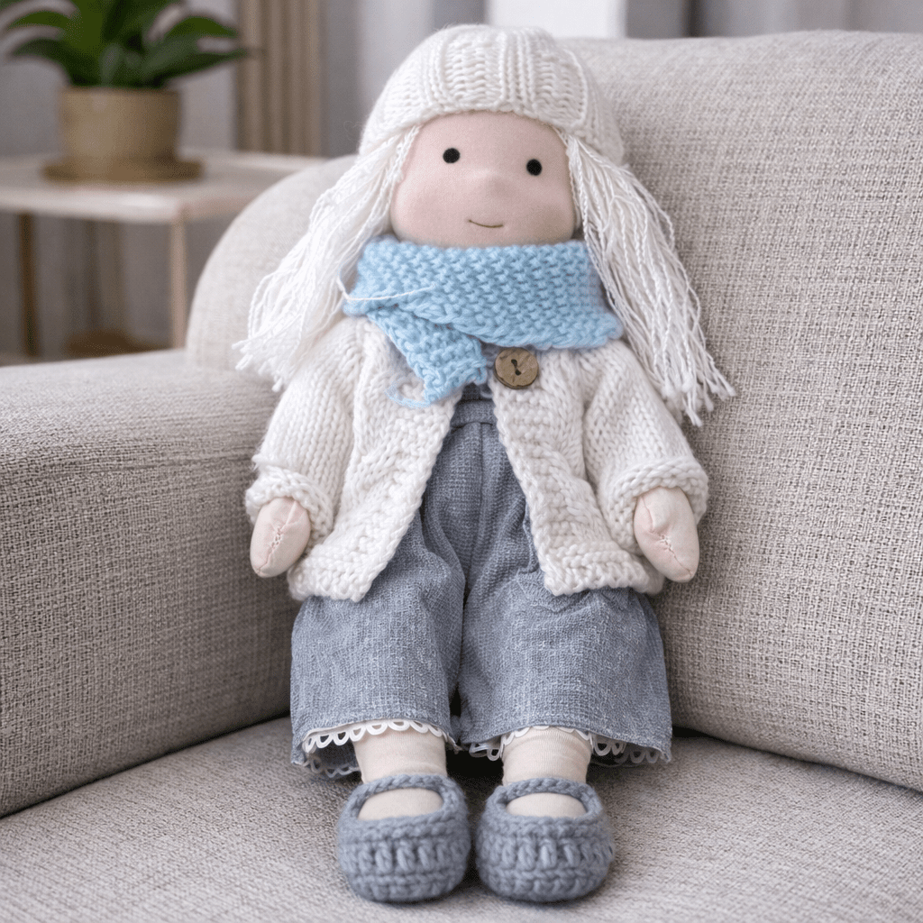 Handgemachte Stoffpuppe aus Baumwolle – Weiches Material & Schlichtes Design
