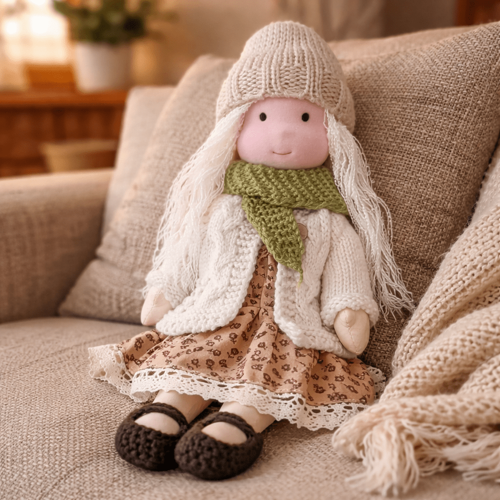 Handgemachte Stoffpuppe aus Baumwolle – Weiches Material & Schlichtes Design