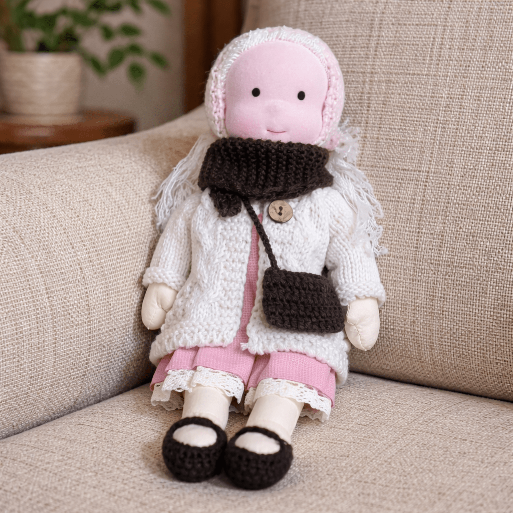 Handgemachte Stoffpuppe aus Baumwolle – Weiches Material & Schlichtes Design