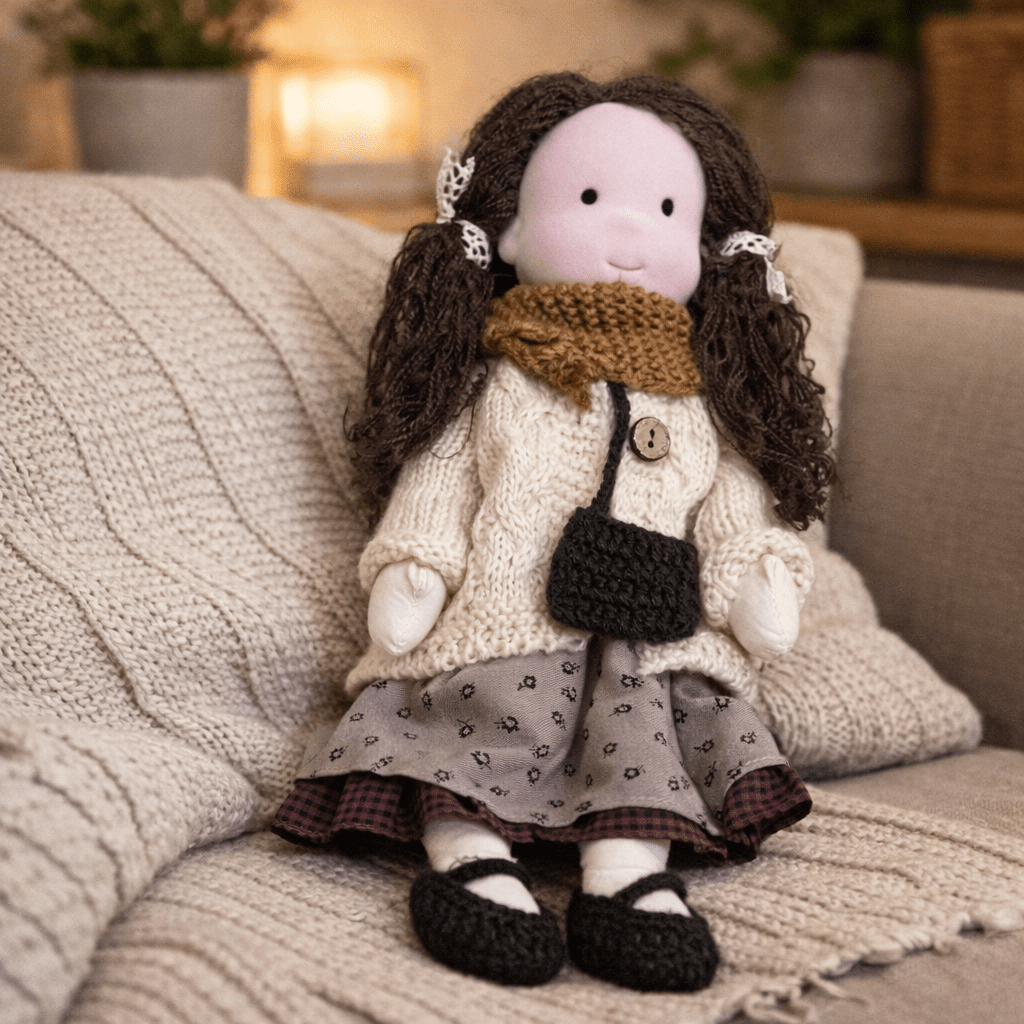 Handgemachte Stoffpuppe aus Baumwolle – Weiches Material & Schlichtes Design