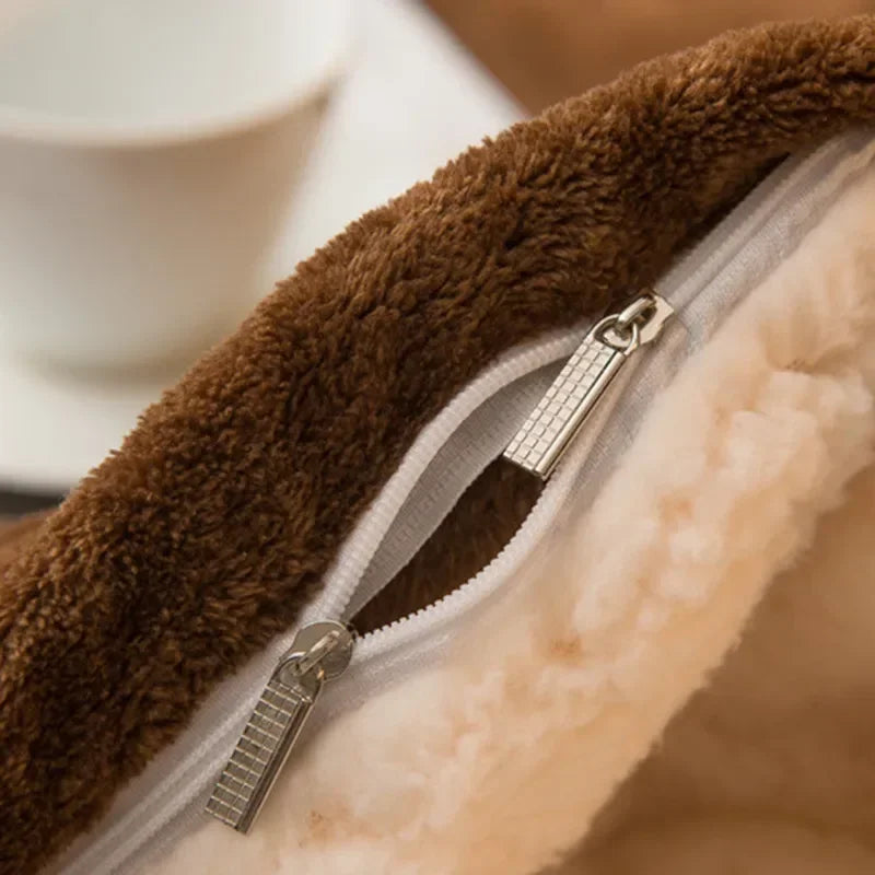 WoolHaven – Winterdecke mit Plüschfutter & Doppelseitigem Woll-Design
