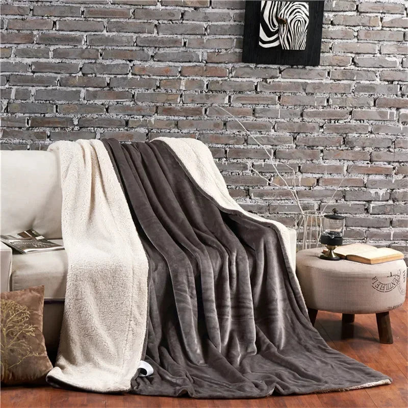 WoolHaven – Winterdecke mit Plüschfutter & Doppelseitigem Woll-Design
