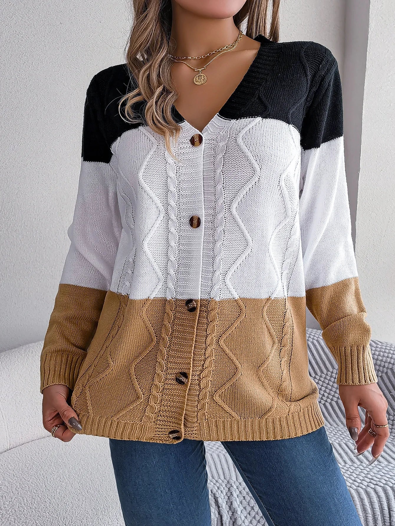 Langärmelige Strickjacke mit V-Ausschnitt - Delphi