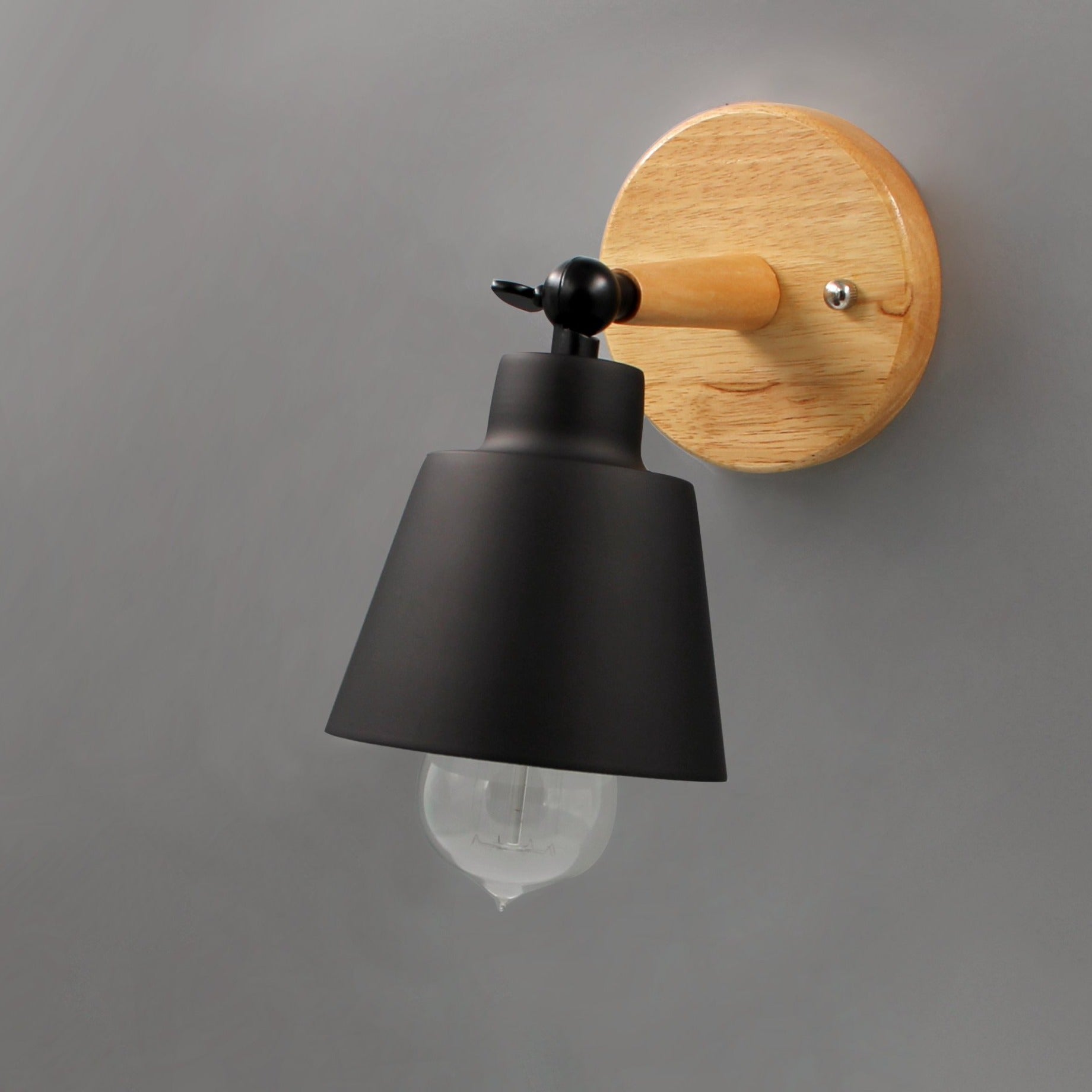 Liora – væglampe træ & metal med drejeligt skærm – moderne design