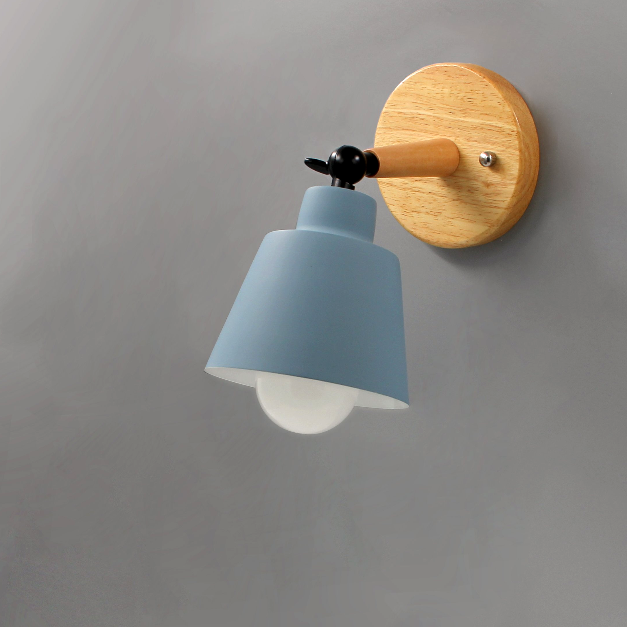 Liora – væglampe træ & metal med drejeligt skærm – moderne design