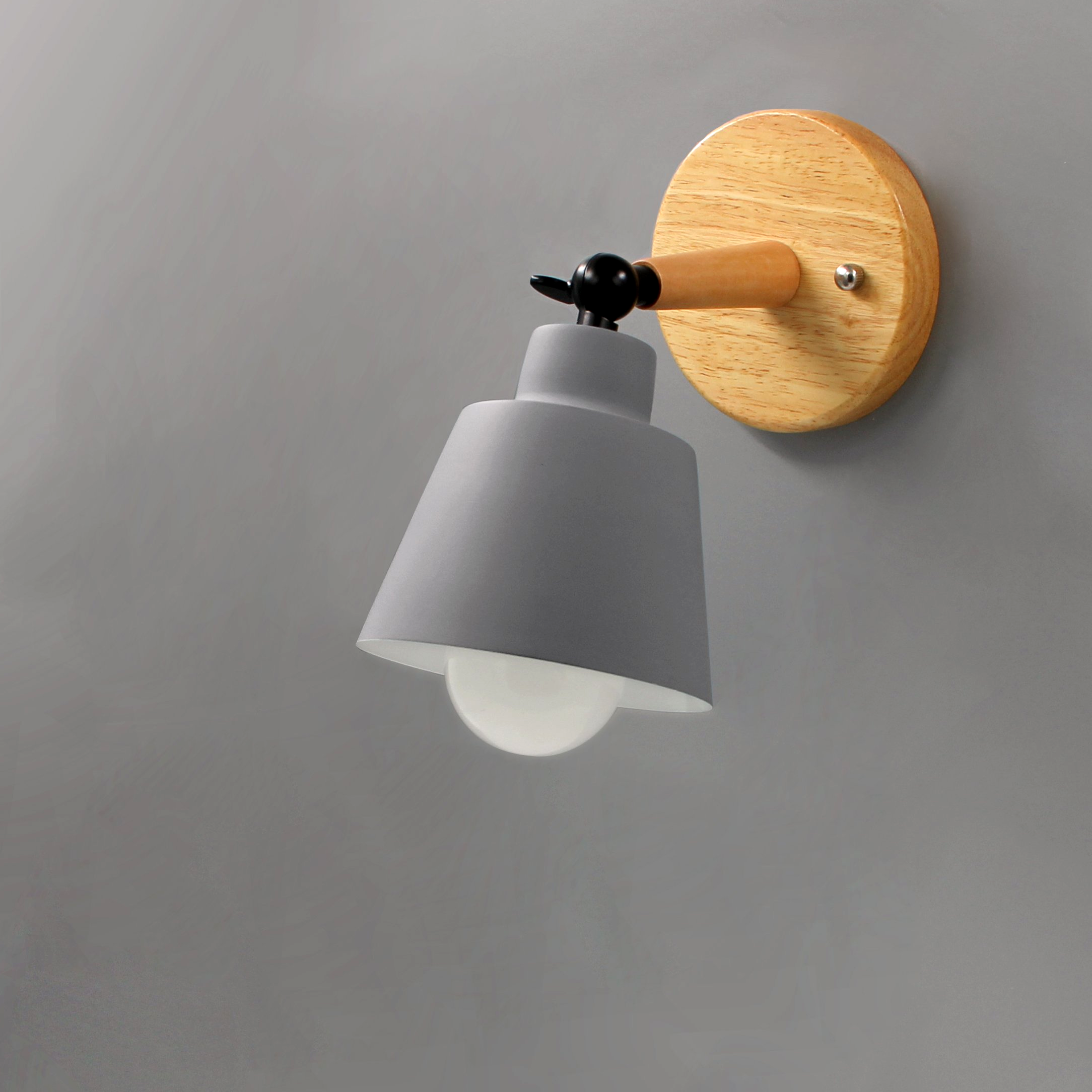 Liora – væglampe træ & metal med drejeligt skærm – moderne design