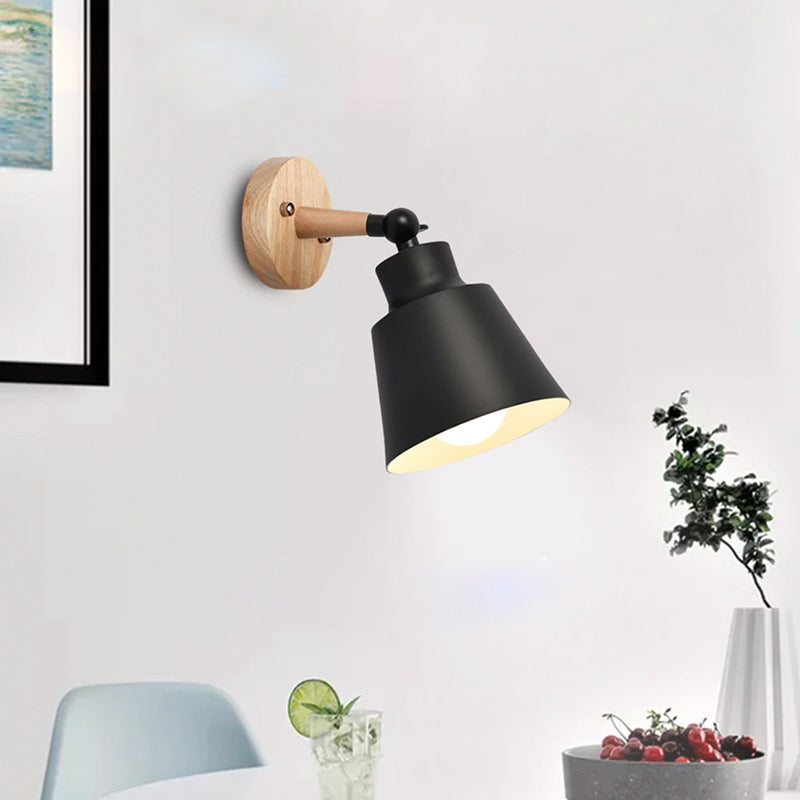 Liora – væglampe træ & metal med drejeligt skærm – moderne design