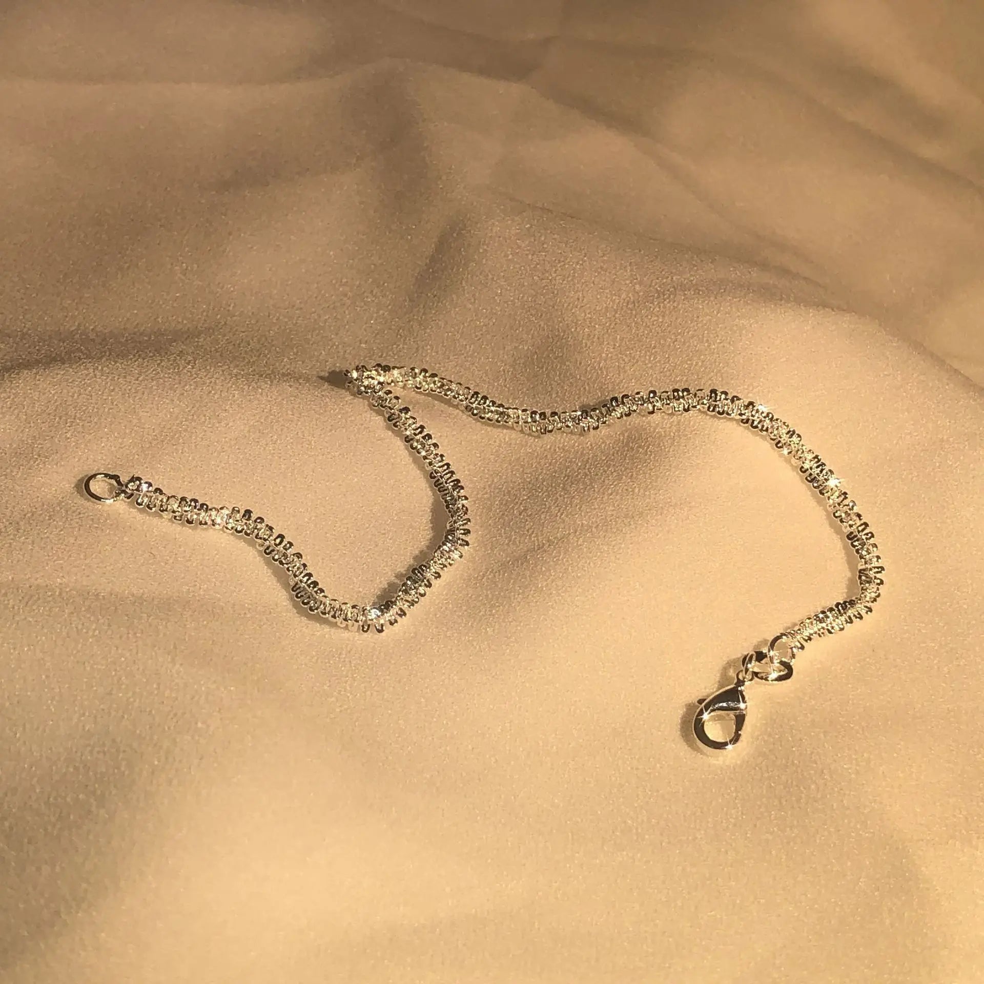 Glänzendes Armband aus 925er Silber – Inspiriert vom Wasser