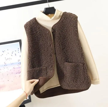 Cassandra fleece cardigan | moderigtig ærmeløs strikjakke til vinterdage