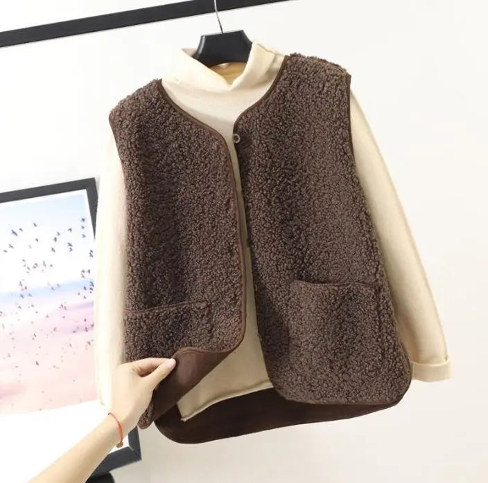 Cassandra fleece cardigan | moderigtig ærmeløs strikjakke til vinterdage