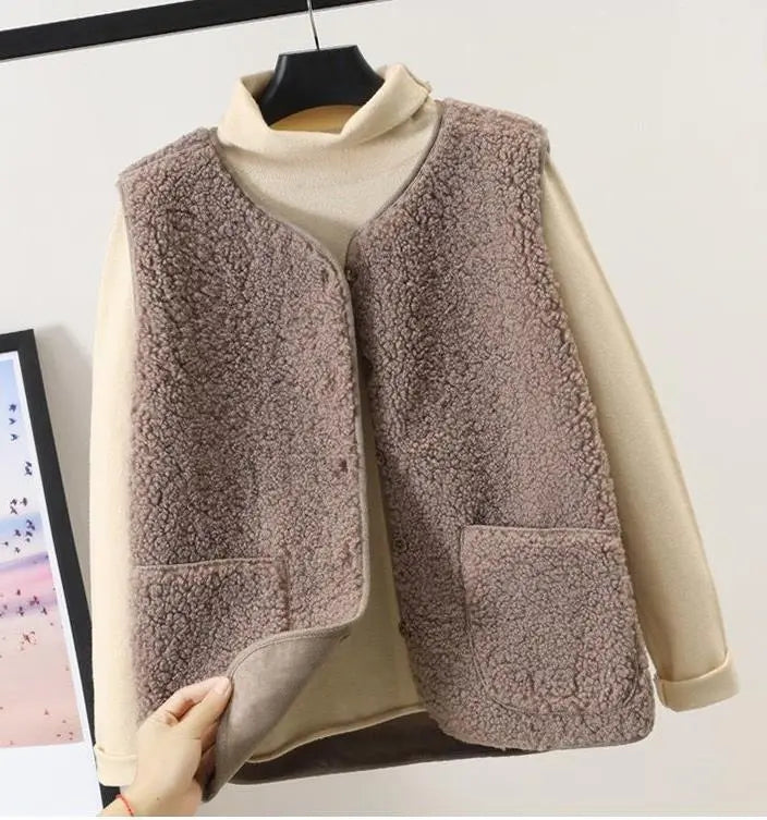 Cassandra fleece cardigan | moderigtig ærmeløs strikjakke til vinterdage