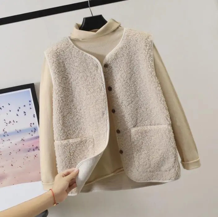 Cassandra fleece cardigan | moderigtig ærmeløs strikjakke til vinterdage