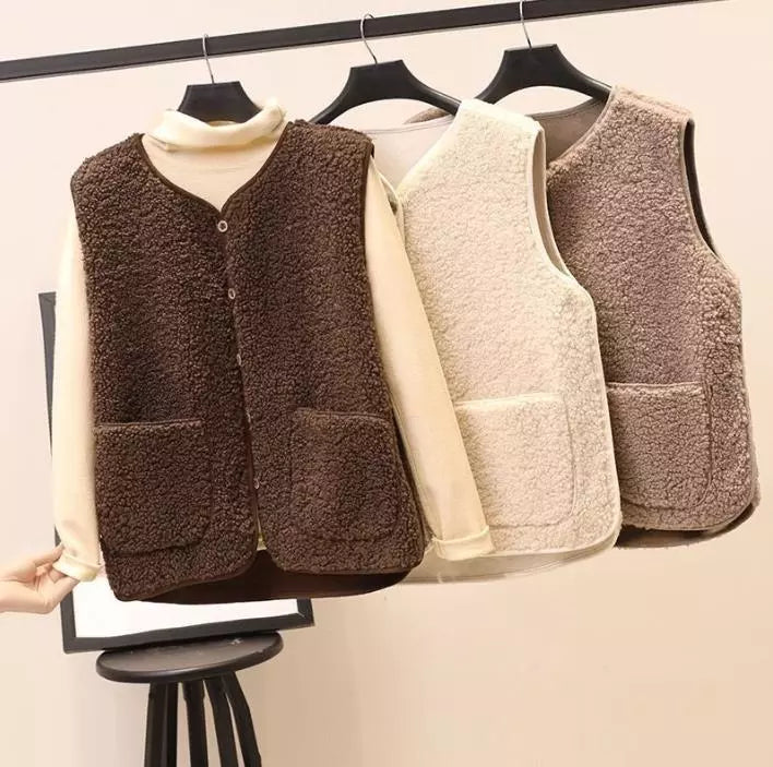 Cassandra fleece cardigan | moderigtig ærmeløs strikjakke til vinterdage