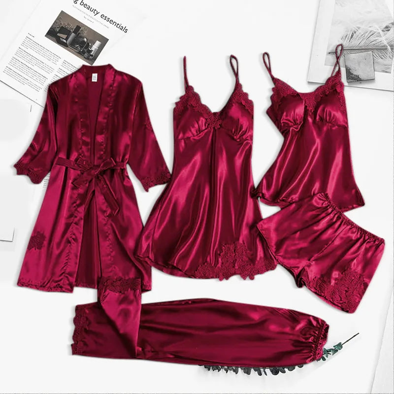 Fünfteiliges Set aus Seidenpyjama und Bademantel - Tahnee