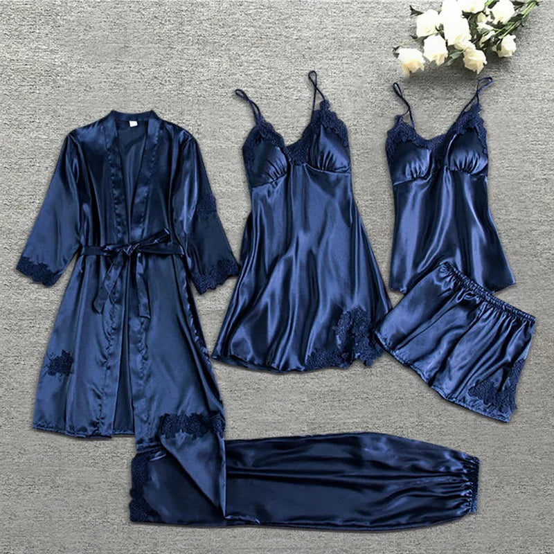Fünfteiliges Set aus Seidenpyjama und Bademantel - Tahnee
