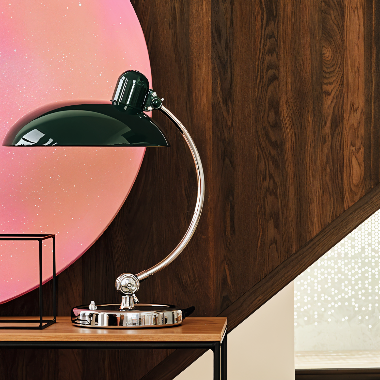 Tischlampe – Verstellbarer Arm aus Eisen & Klassische Kuppelform für Funktionale Arbeitsplatzbeleuchtung