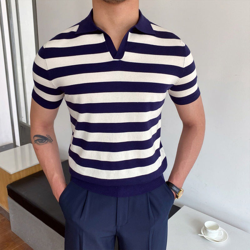 Stilfuld polo-T-shirt med V-udskæring - Karsyn