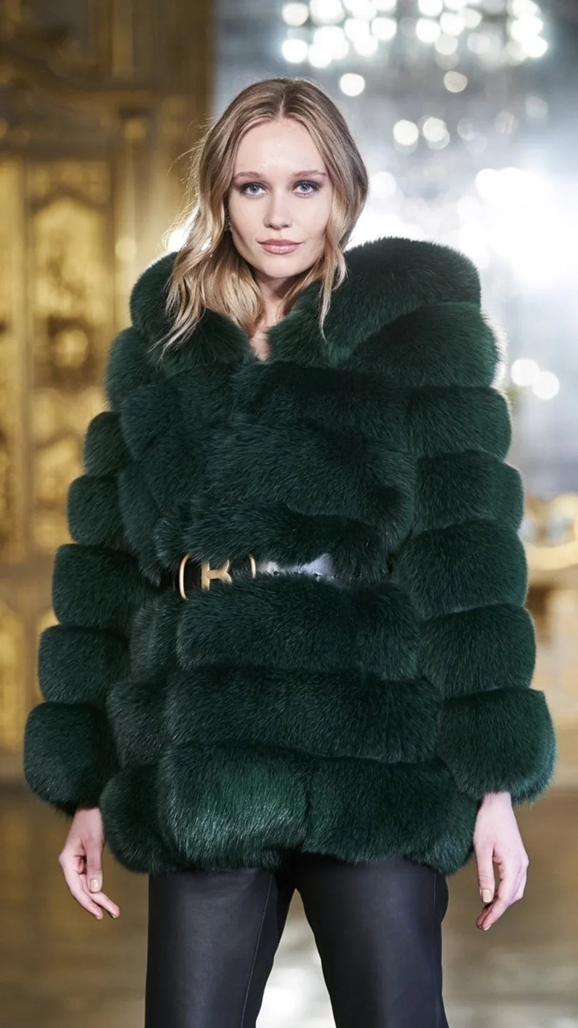 Cappotto con cappuccio in pelliccia ecologica a bolle di lusso verde – Eleganza raffinata per donna