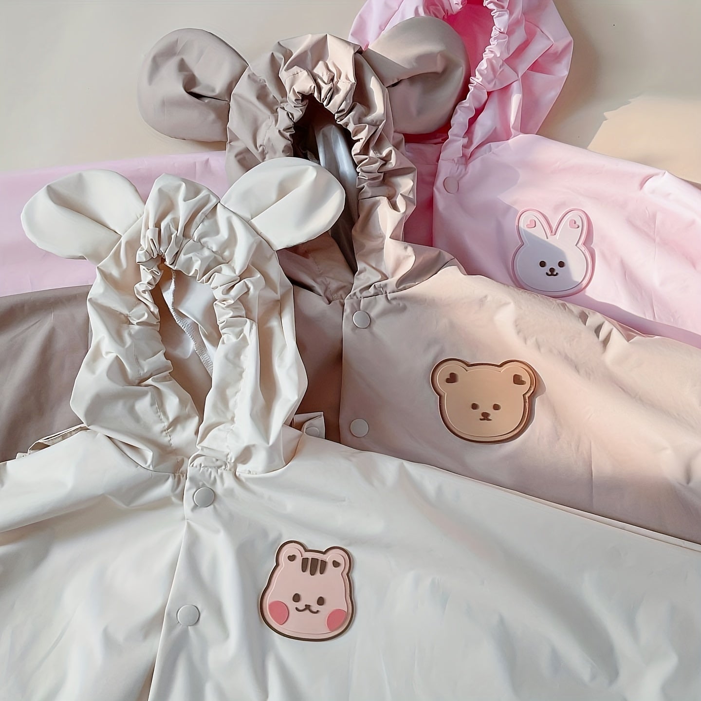 Kinder Regenjacke mit Bären- oder Hasenmotiv – Wasserdicht & Leicht