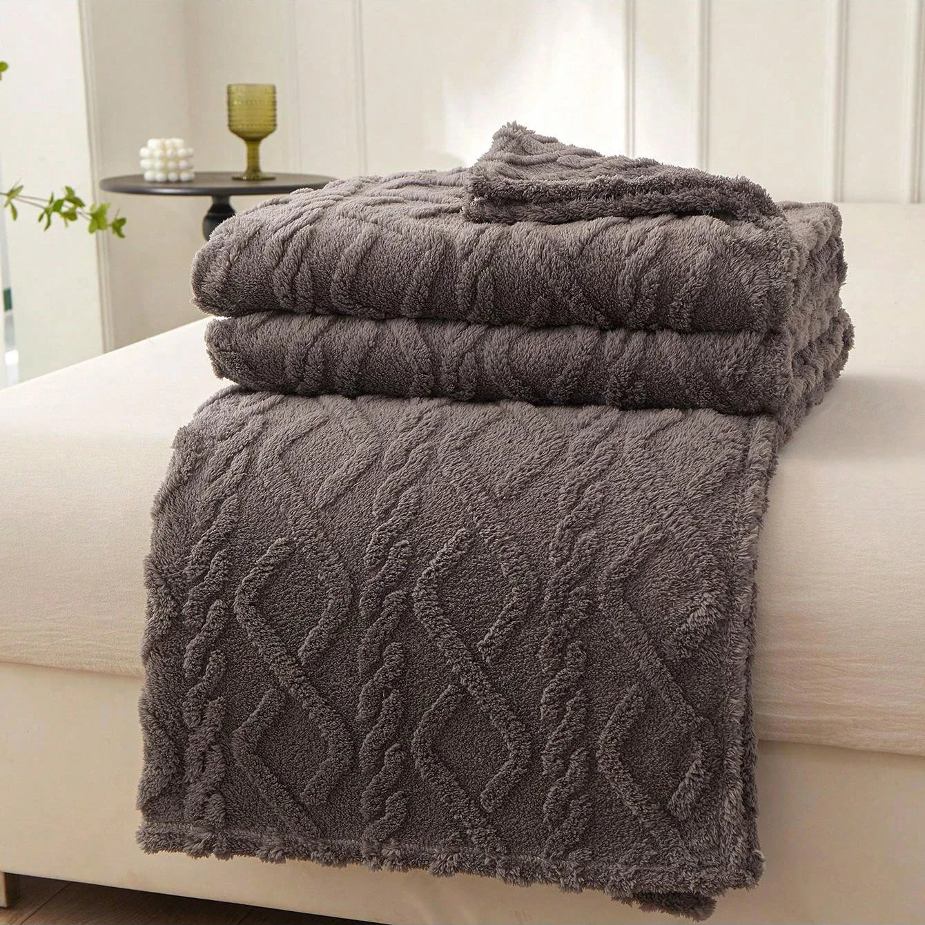 CozyNest – Flauschige Coral Fleece Decke für Sofa & Bett Leicht & Weich
