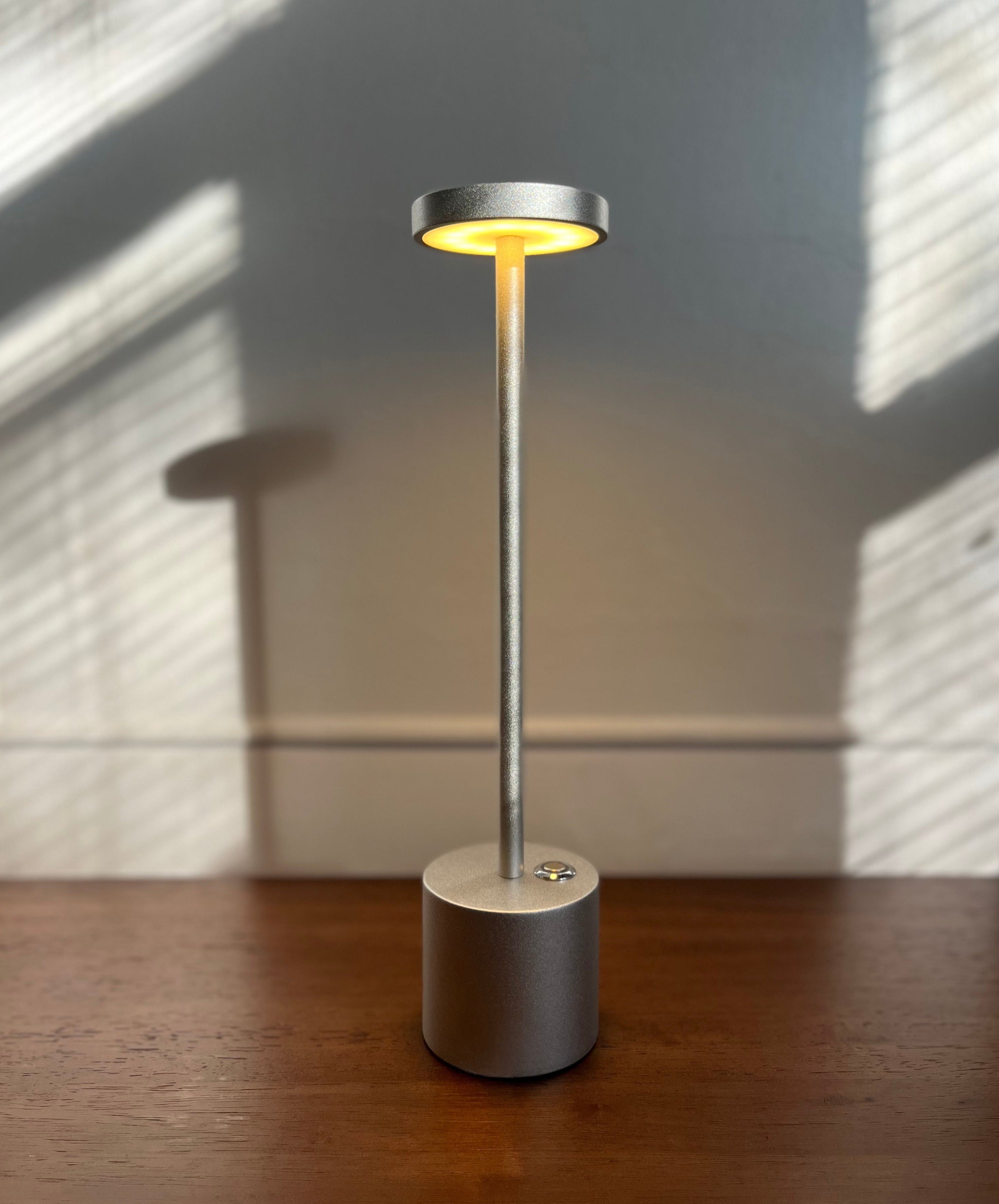 Lumivio – Trådløs LED-bordlampe med dæmpning, metal, bærbar