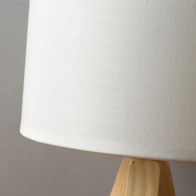 WoodEssence - Moderne Tischleuchte aus Holz