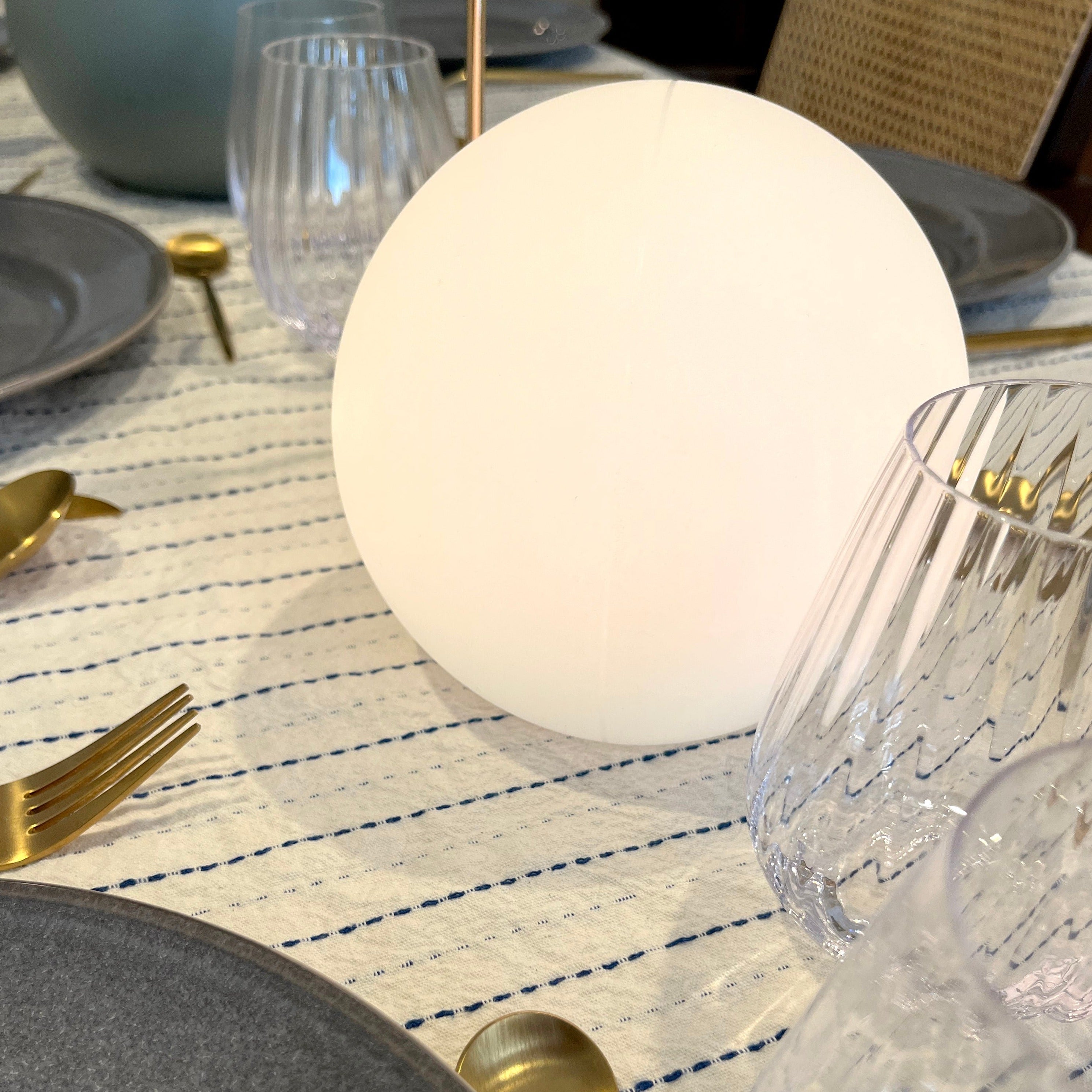 Lunavo – Trådløs LED-måne bordlampe med batteri 16 farver – Indendørs & Udendørs