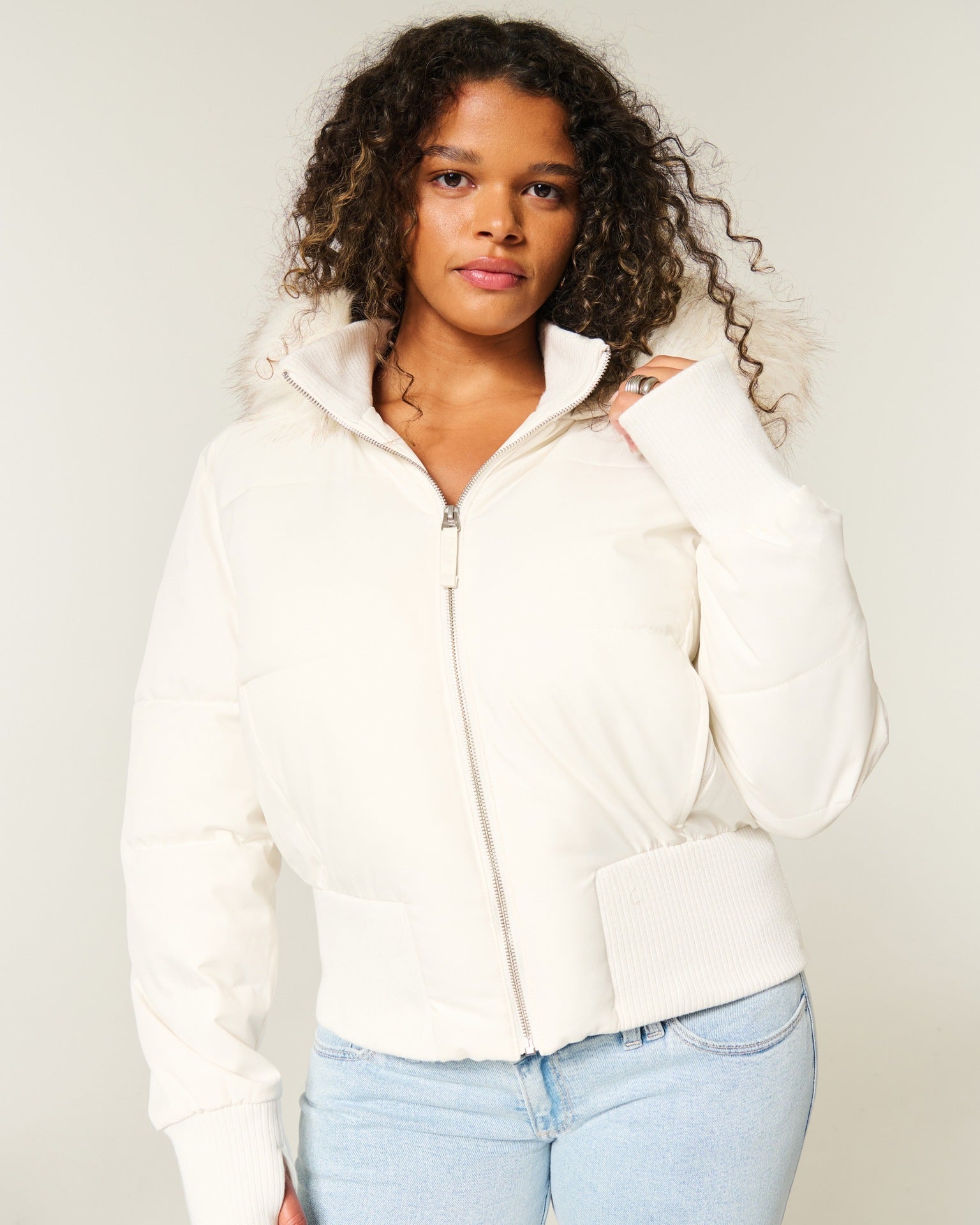 Damen Winterjacke – Gesteppte Verarbeitung, Abnehmbare Kapuze & Modernes Kurzdesign