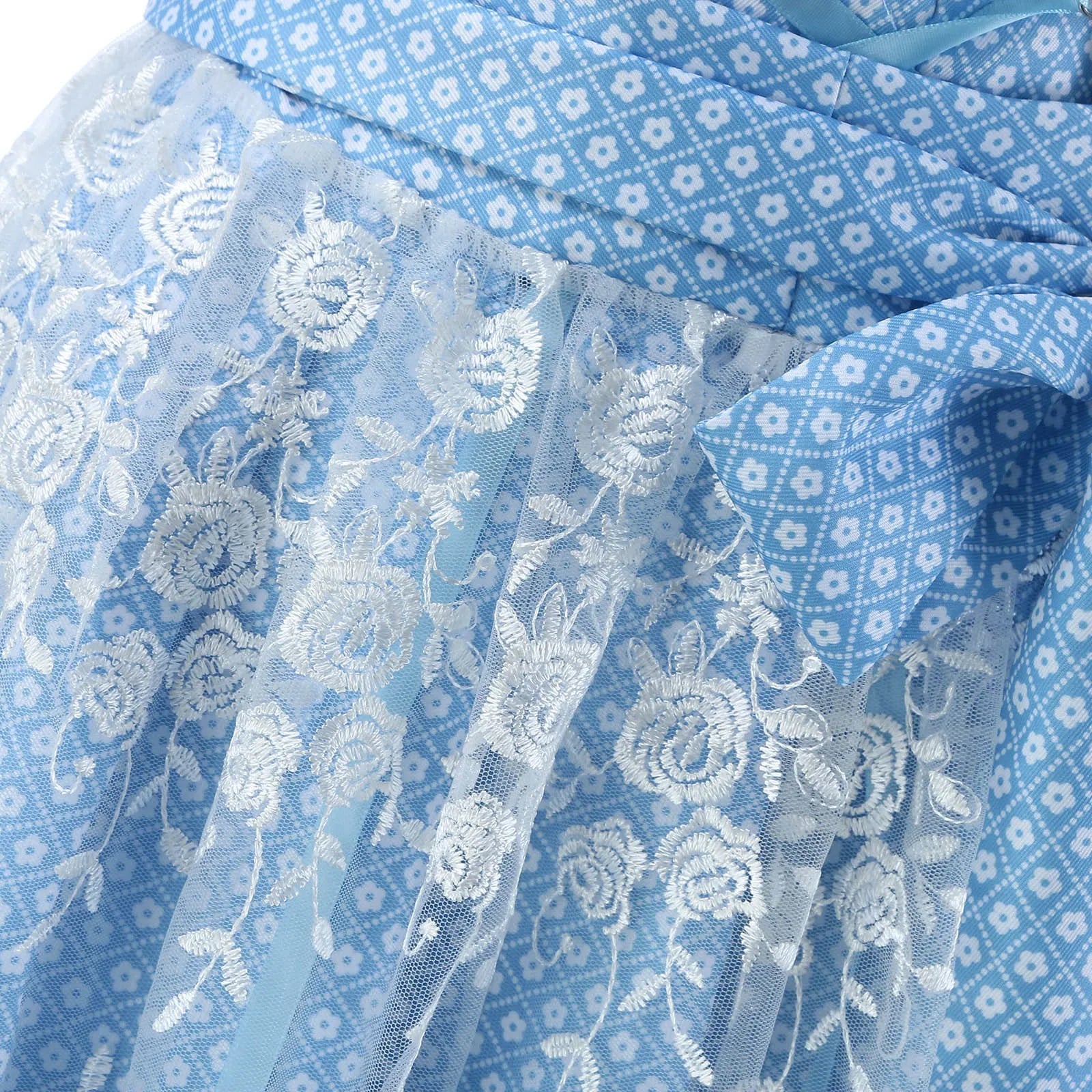 Devako Lilly | Trachtig - Einzigartige Tracht für Frauen mit Schürze und Bluse