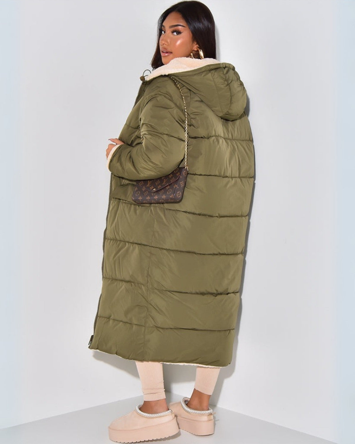 Dames Omkeerbare Winterjas – Dubbelzijdig Design met Flatterende Pasvorm