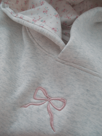 Veloura – Damen Hoodie Rosa Schleife Regular Fit – Alltag mit Stil